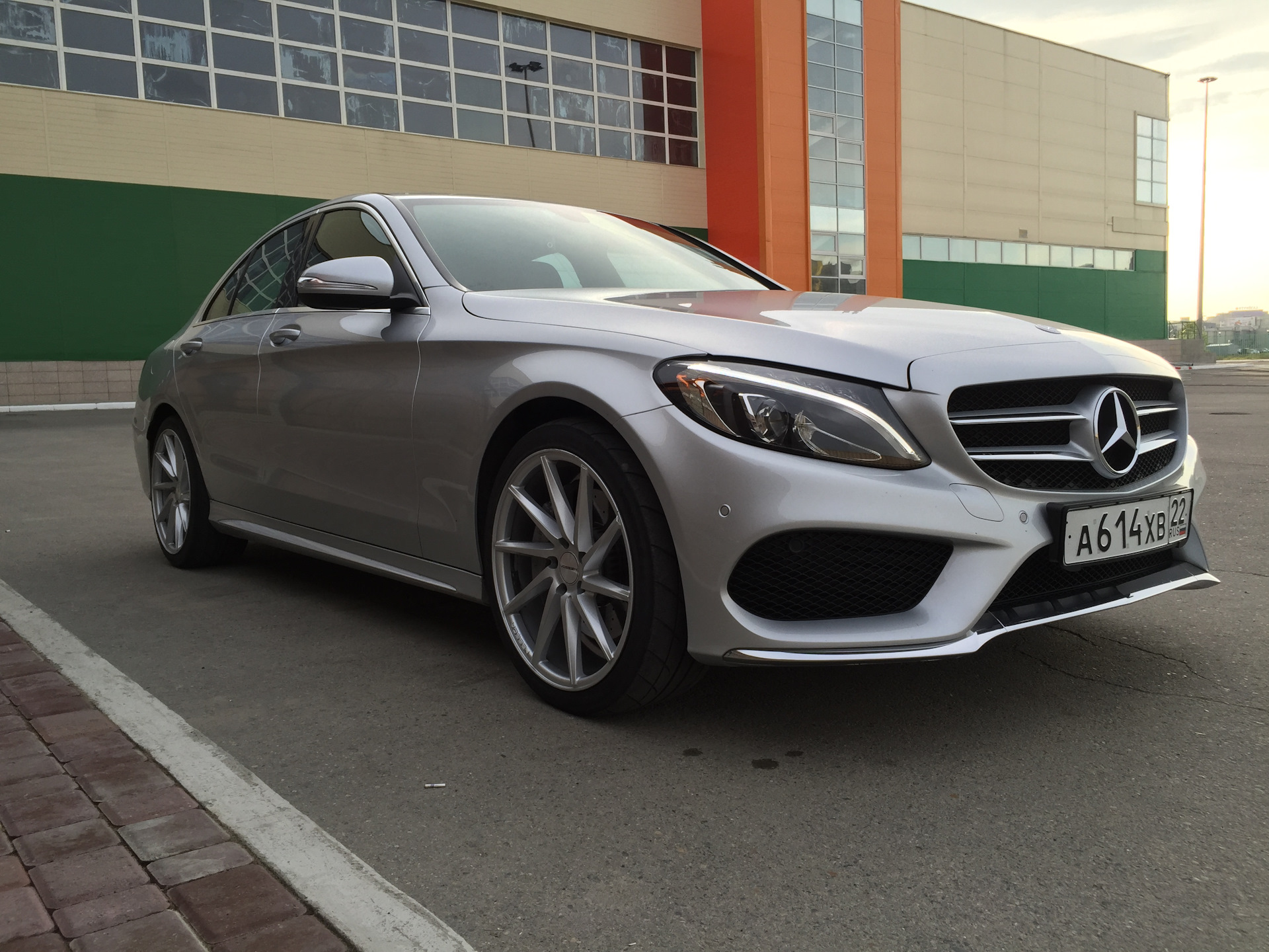 мерседеса 18 48. мерс 18. Mercedes c w204 r18. Mercedes s63 amg купе конкуренты. мерседес е350 2016.