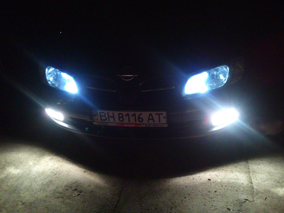 Свет альмера классик. Led лампы ПТФ Nissan Almera n16. Led в Дальний свет Almera n16. Led в Ближний свет Ниссан Альмера n16. Альмера n16 фары ночью.