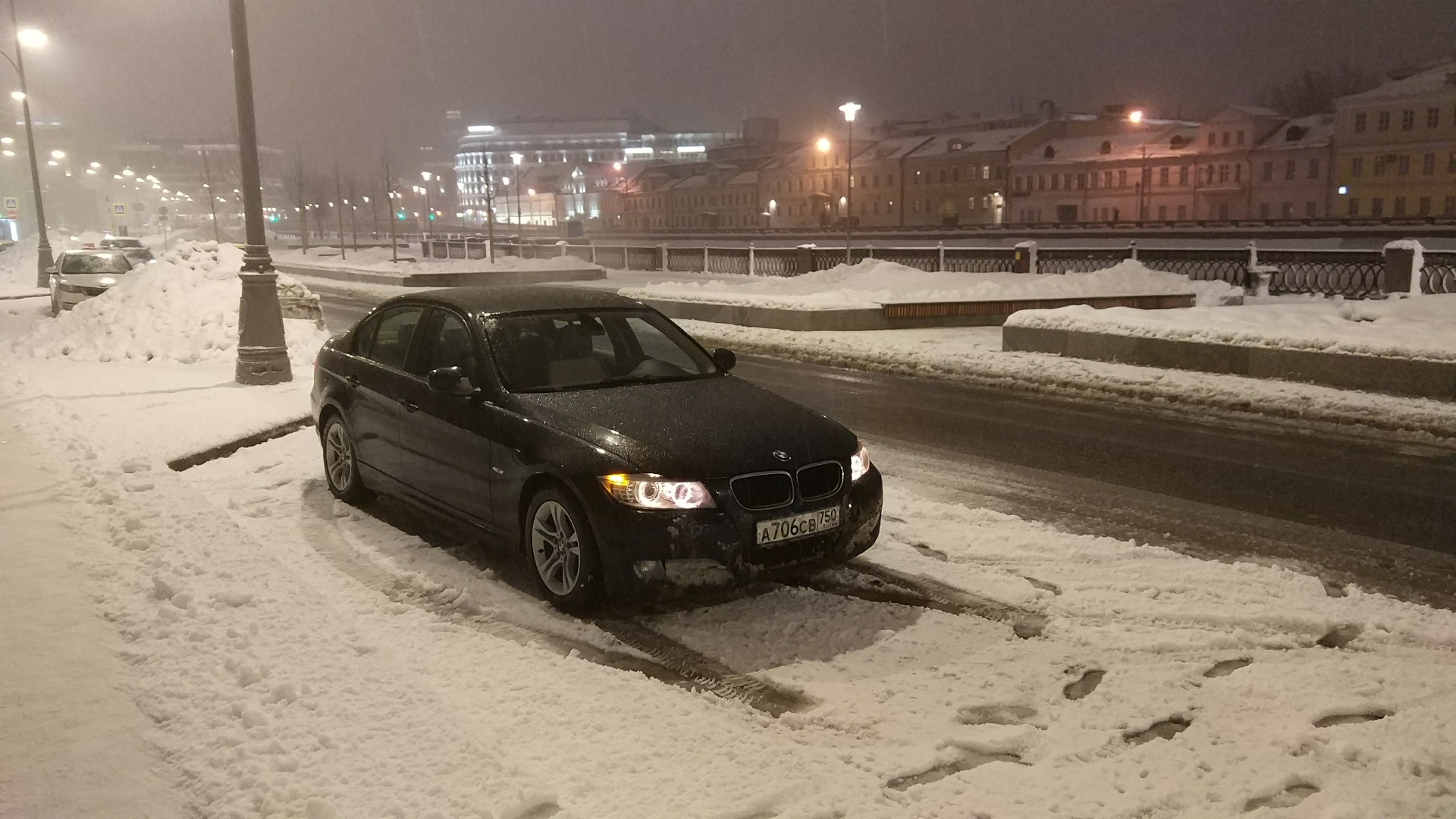 БМВ 3 на Москва на зима