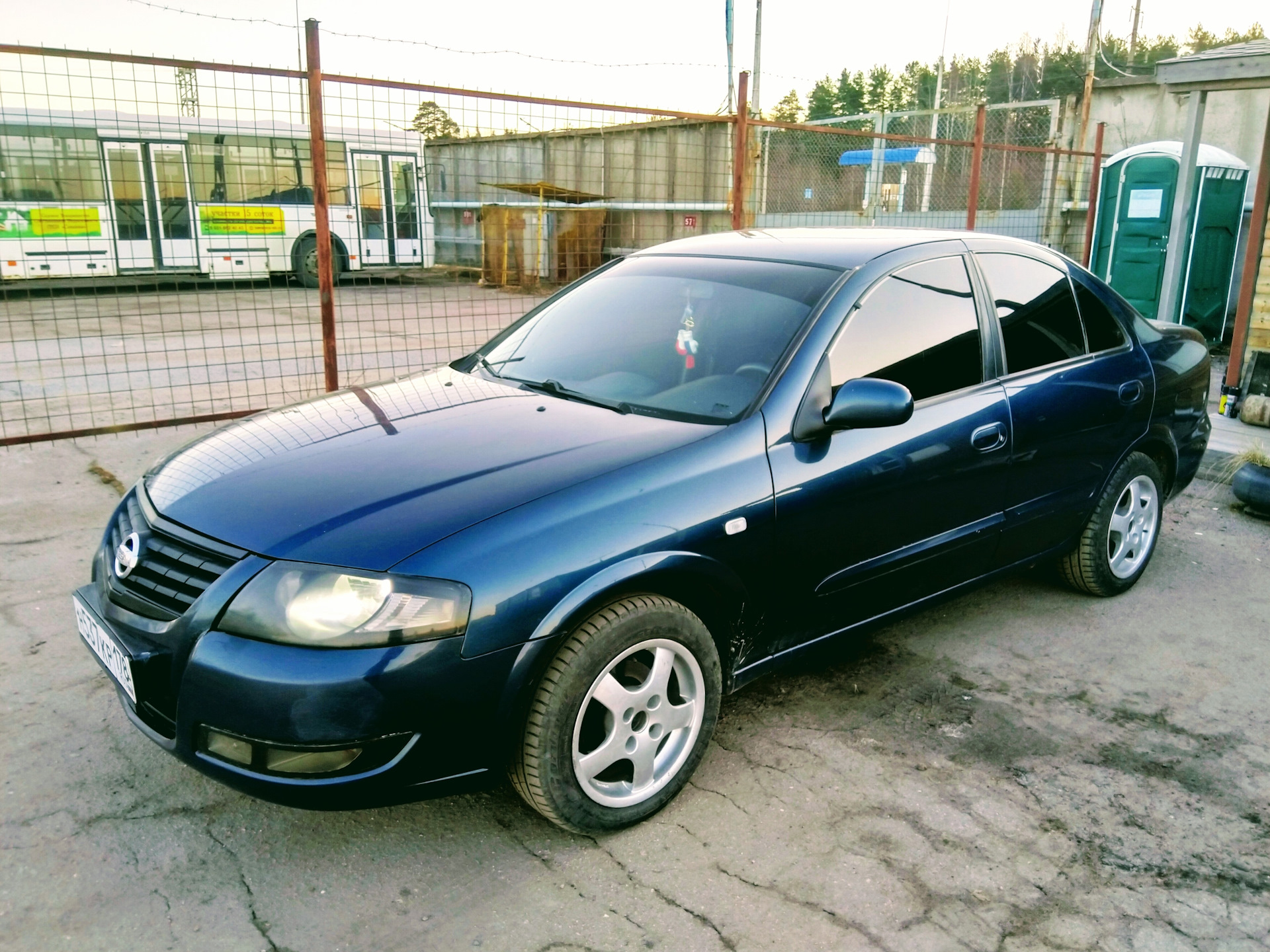 Almera r15. Альмера Классик 195. Ниссан Альмера Классик 185/65r15. Ниссан Альмера Классик с колёсами 15 185 65.