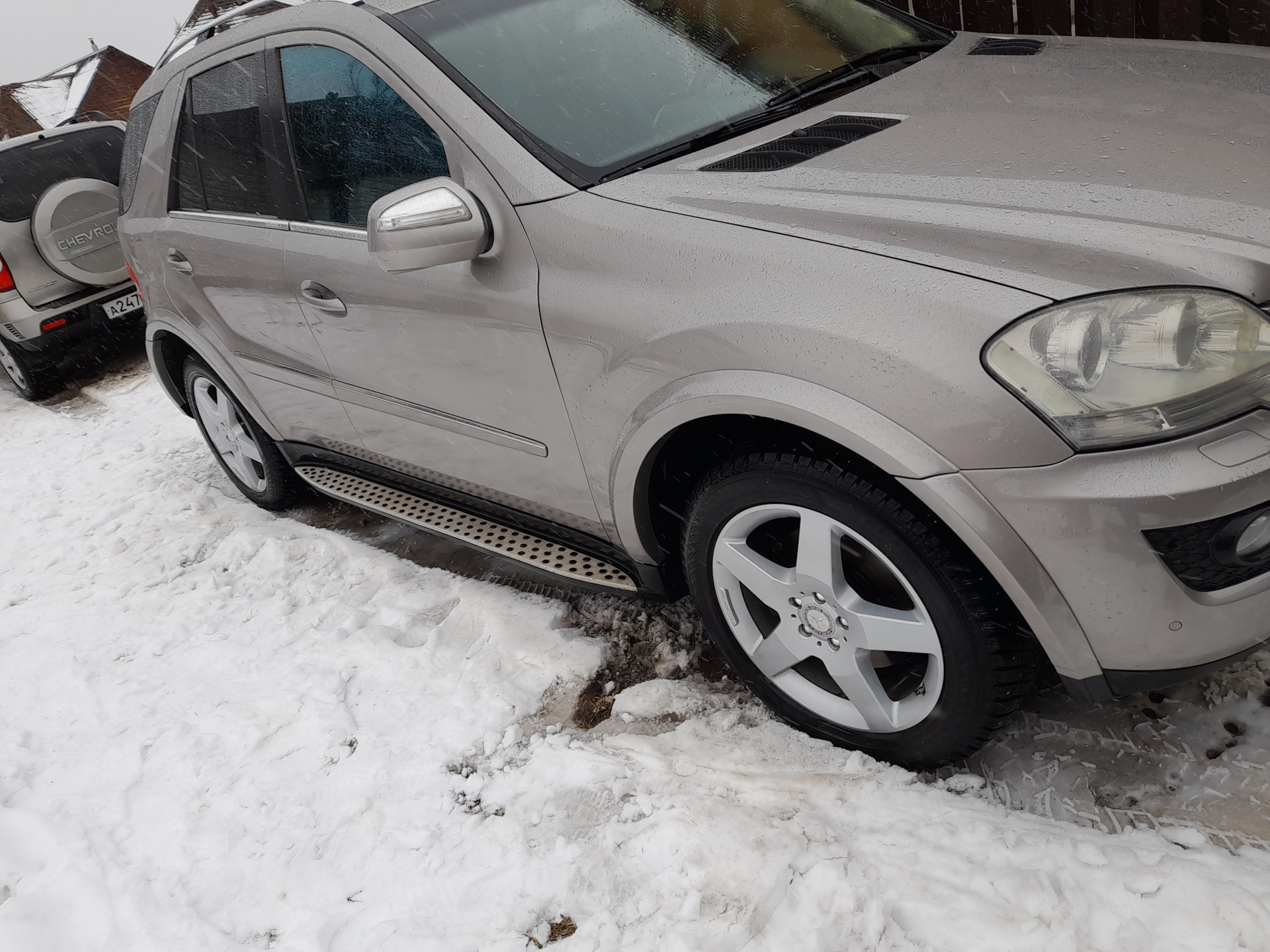 Установка расширителей арок — Mercedes-Benz M-Class (W164), 3 л, 2009 ...
