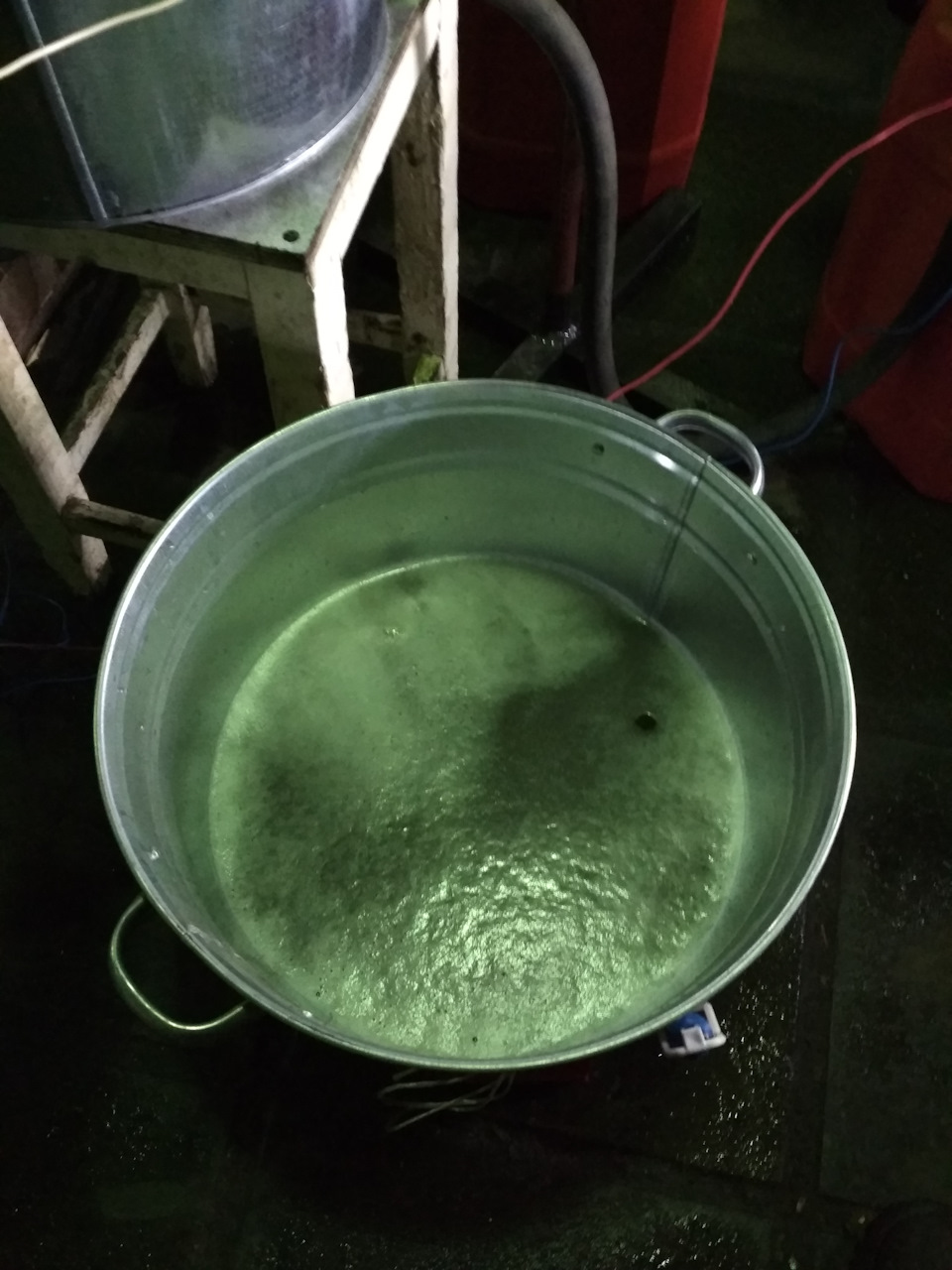 Остатки химии после 1 раза промывки. — KIA Sorento (1G)