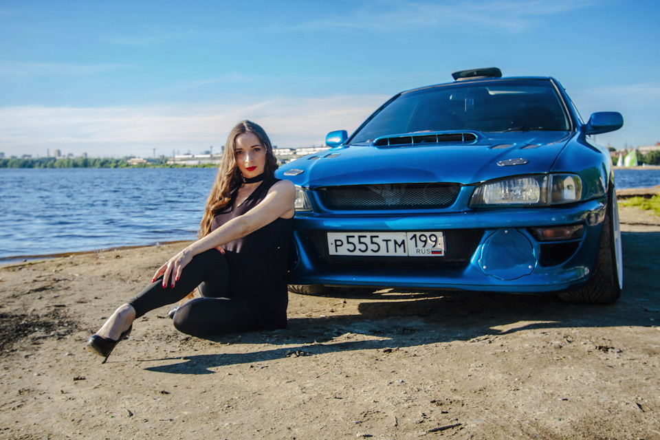 Субару Импреза WRX STI И девушки