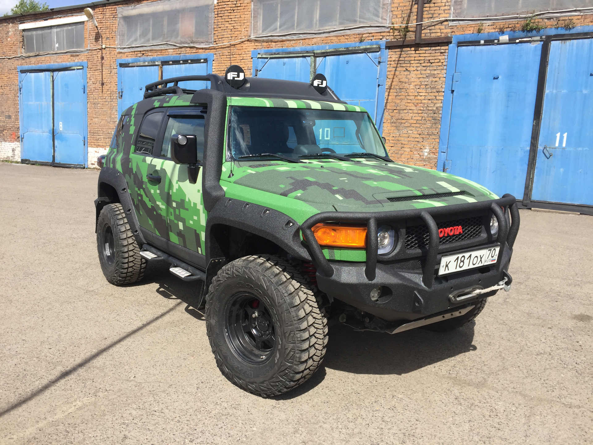 FJ Cruiser в рапторе