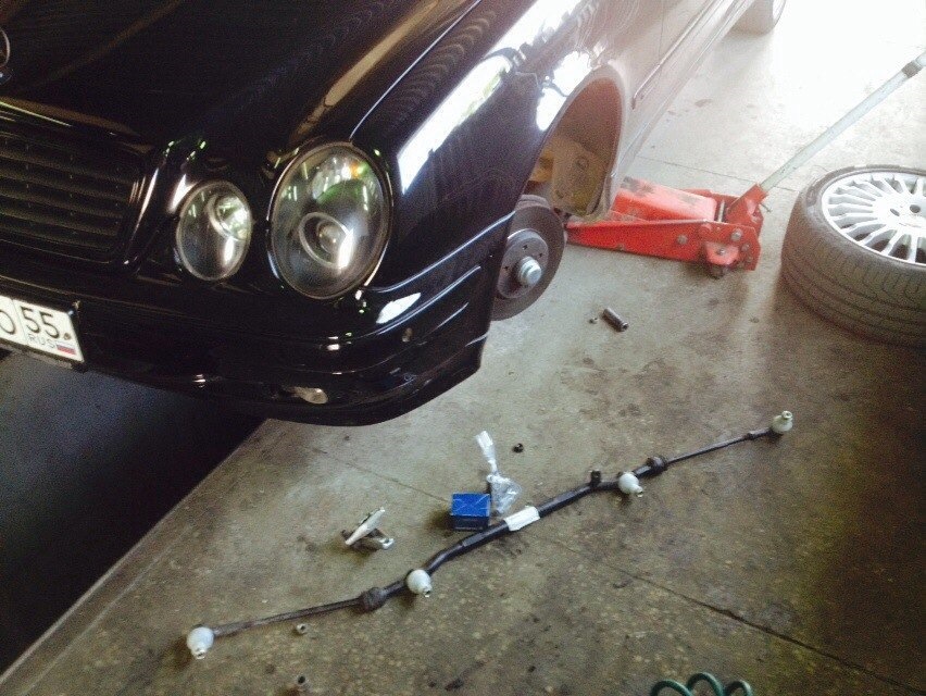 Замена рулевой трапеции и втулок маятника Lemferder — Mercedes-Benz CLK ...