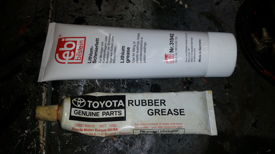 Для этих целей применяю во такие химозы — верхняя для направляек конструкции Лукас где пара трения металл-металл, нижняя для поршней. — Chevrolet Niva (1G). Запчасти на фото: 0888783010, B1140