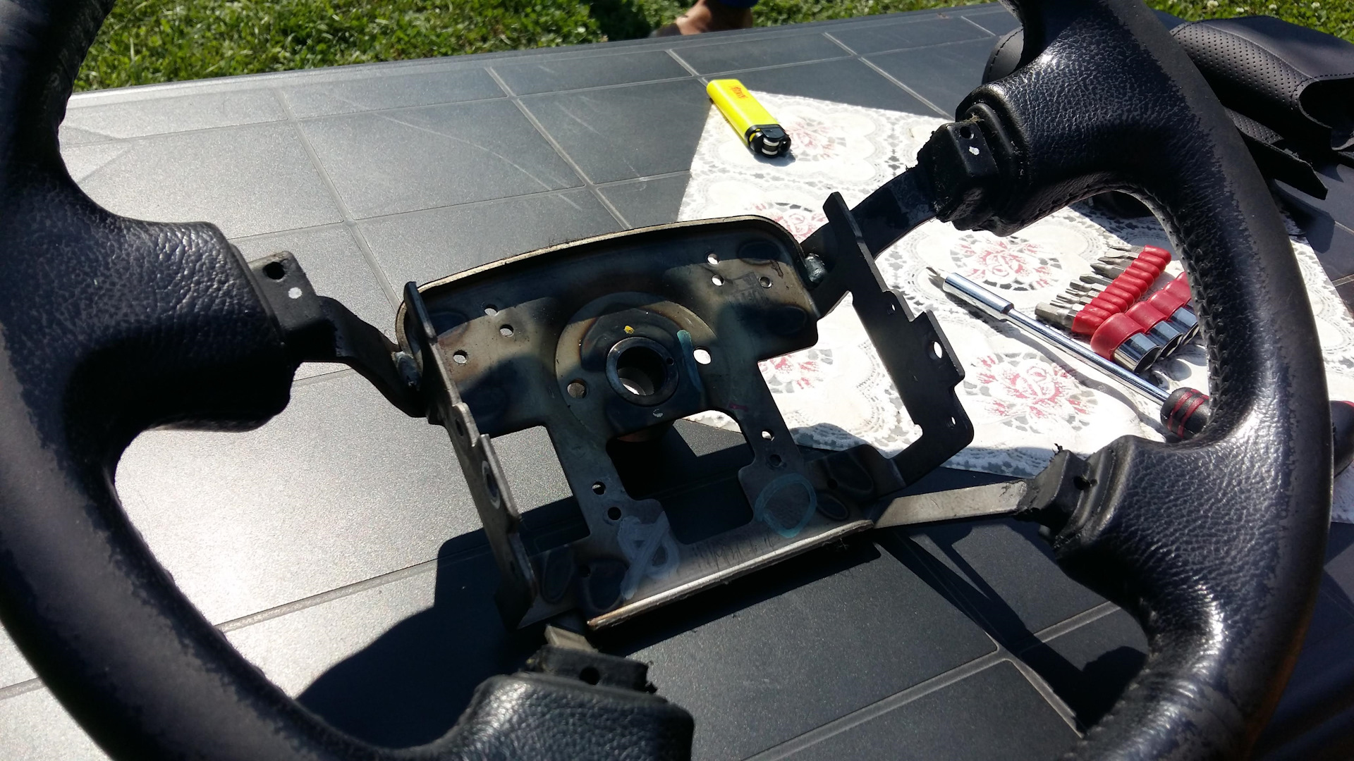 Разобрать рулевое колесо. Kyron руль. руль в разборе акцент. кайрон люфт в руле. версо разобрать руль.