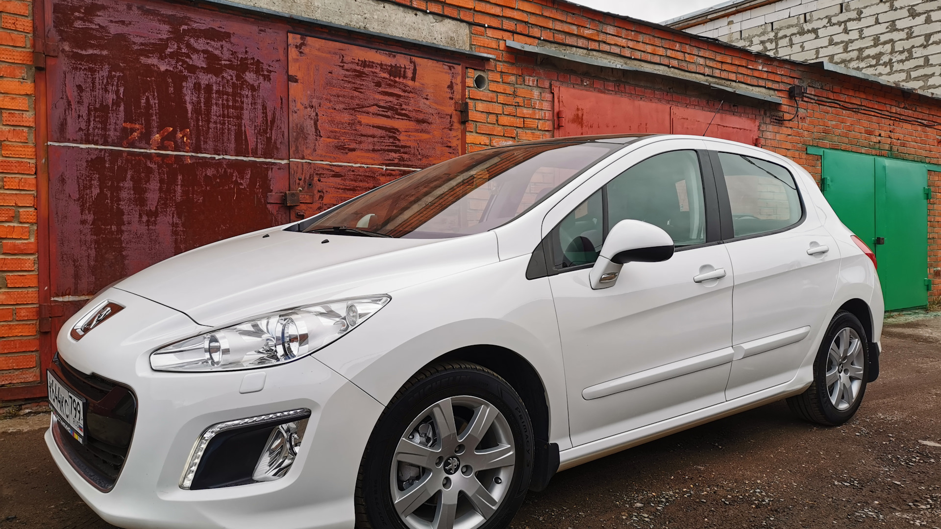 Пежо 308 хэтчбек 2010. Пежо 308 рестайлинг спортиум. Пежо 308 2010. Peugeot 308 1. Французская легковушка.