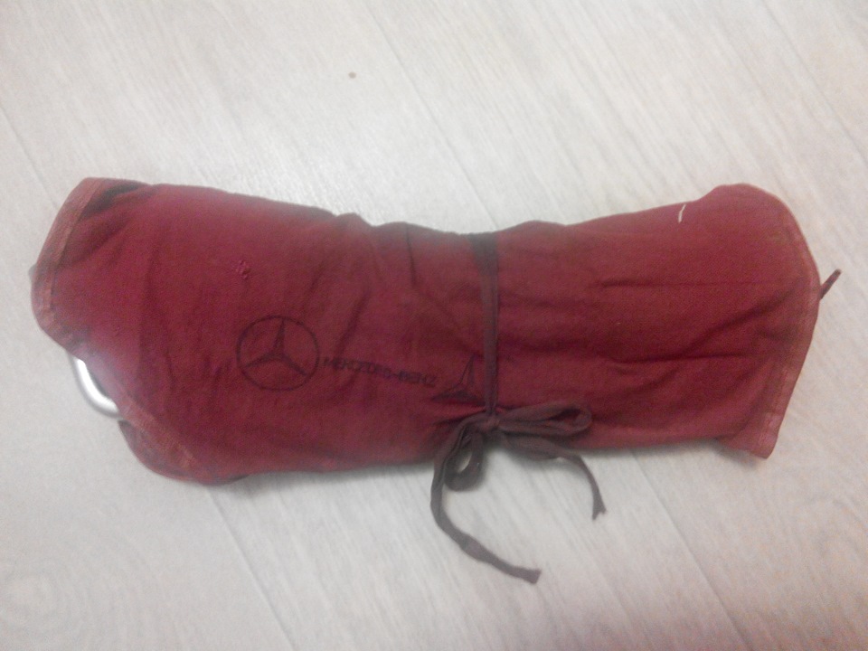 даже на тряпочном чехле фирменный логотип… — Mercedes-Benz G-Class (W463 1G)