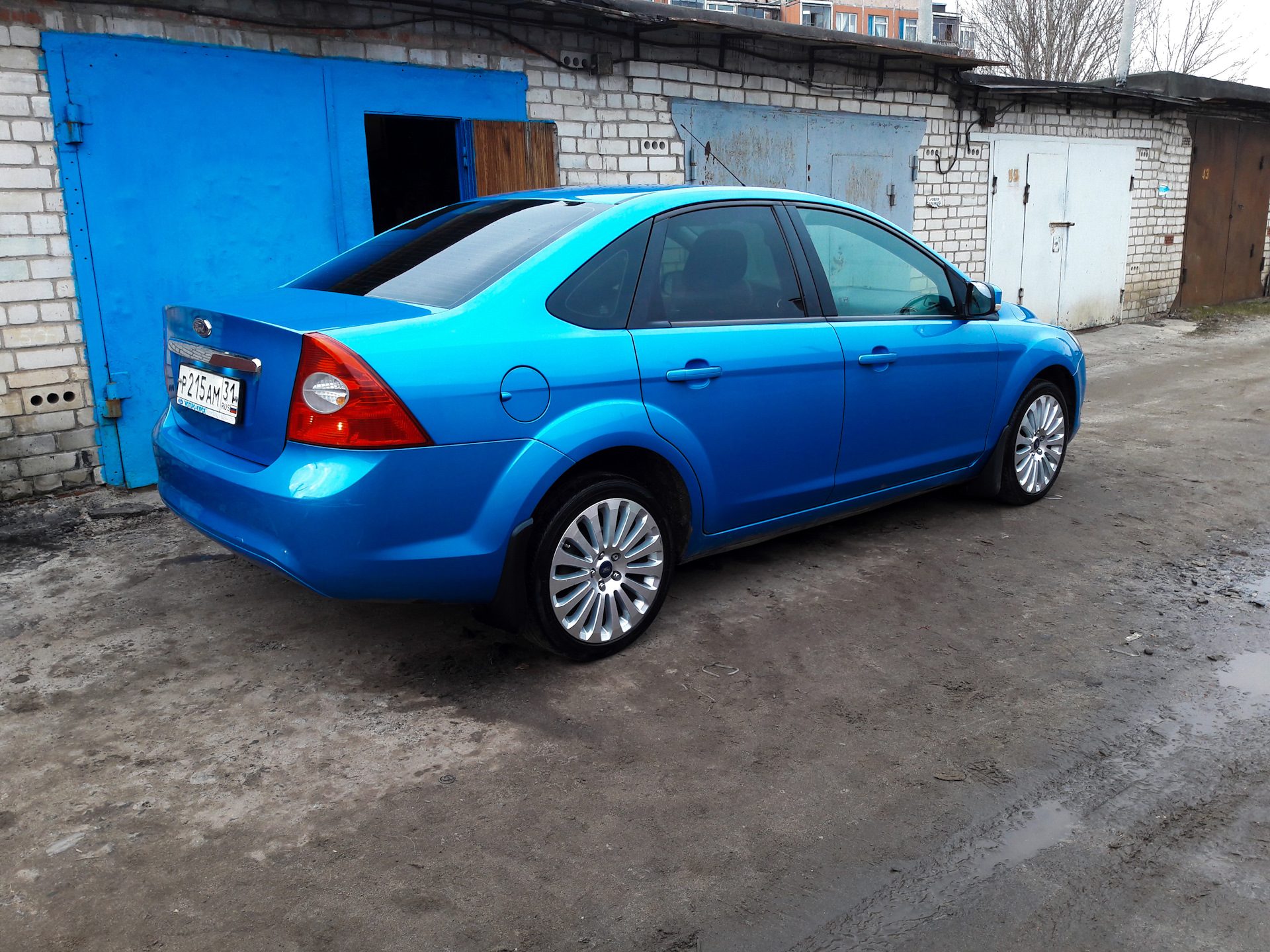 Ford Focus 2 Рестайлинг голубой