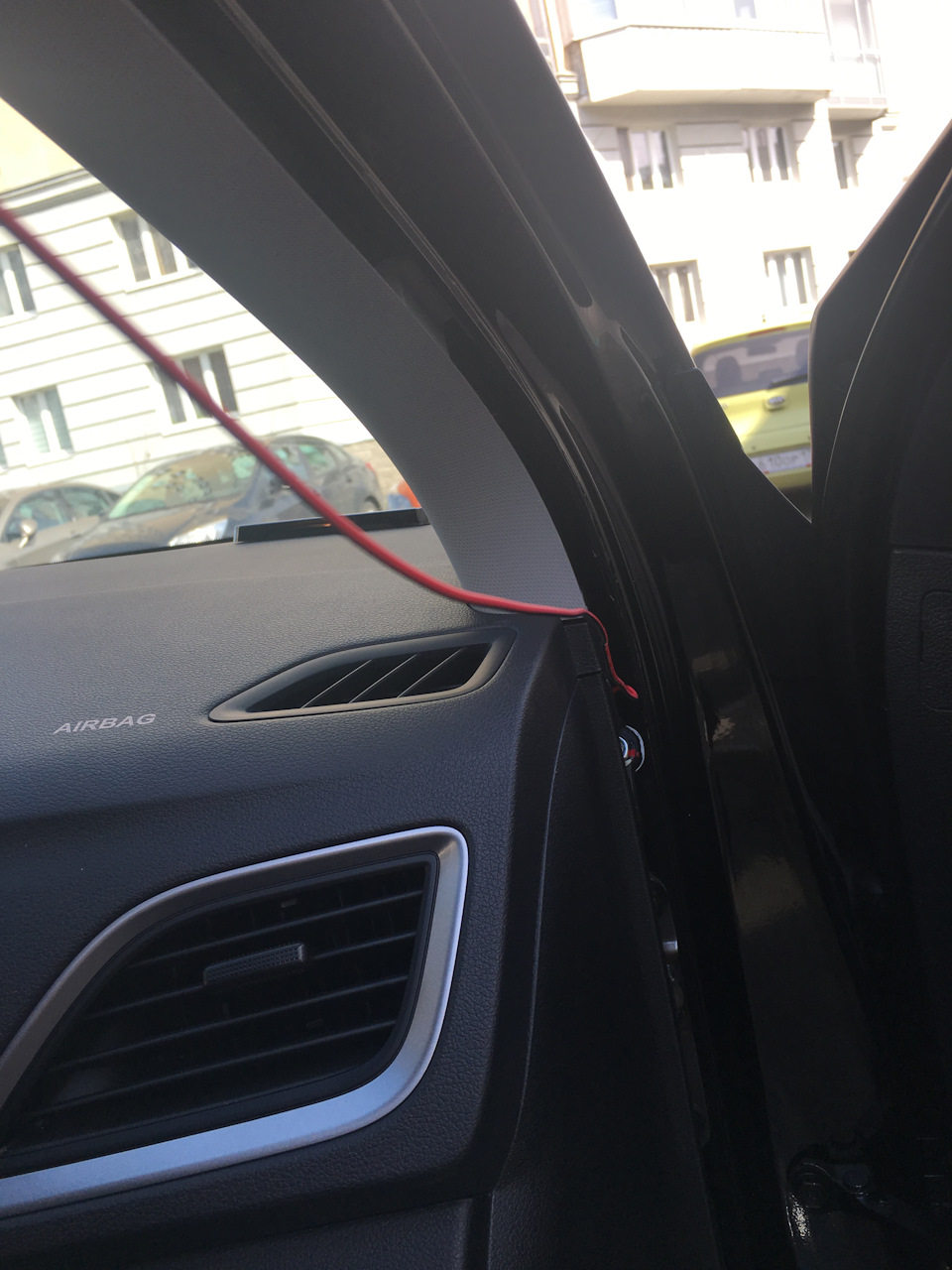 Уплотнитель легко снимается и ставится обратно. — Hyundai Solaris (2G)