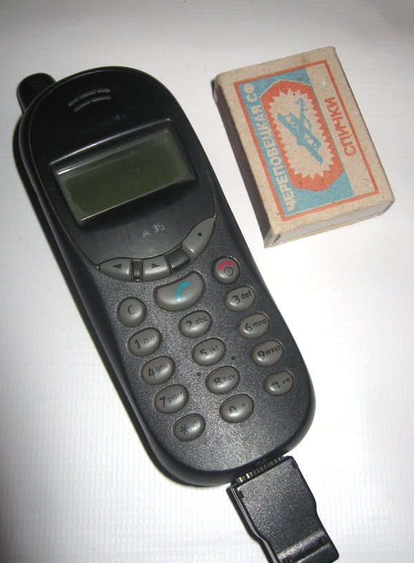 Мобильные телефоны 90. Моторола 90. Моторола 90-2000. Телефон Siemens 90х. Телефон Сименс в 90.