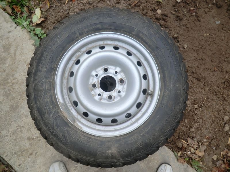 Зима на носу: решила продать зимнюю резину: шипы на ваз: 175/70r13 ...