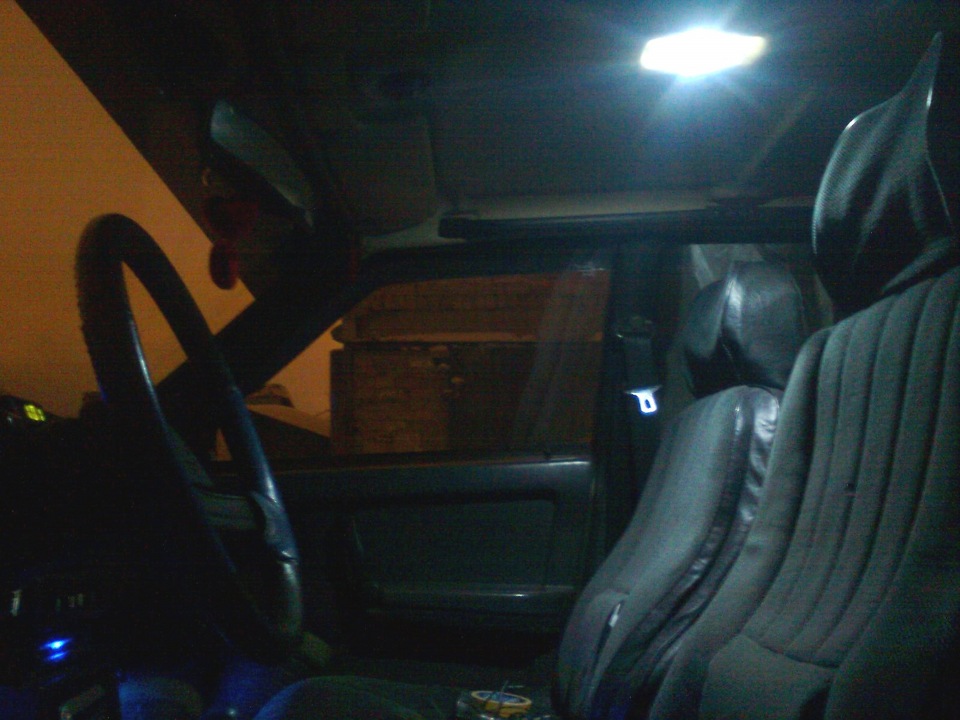 Замена штатной лампы в плафоне салона на 6 диодную) — LADA 21093, 1,5 л ...