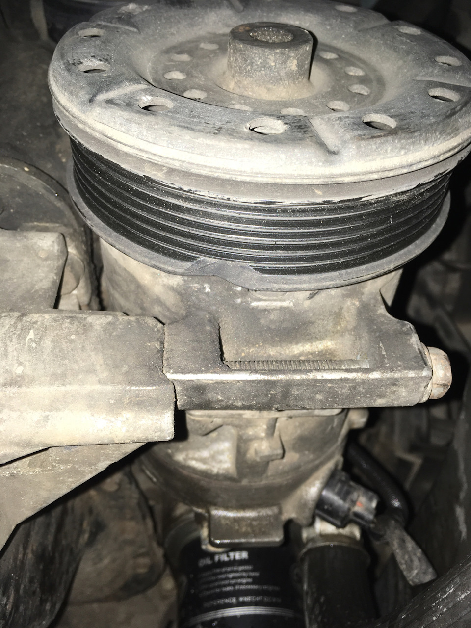 Замена приводных роликов, шкива генератора и ремня — Dodge Caliber, 1,8 ...