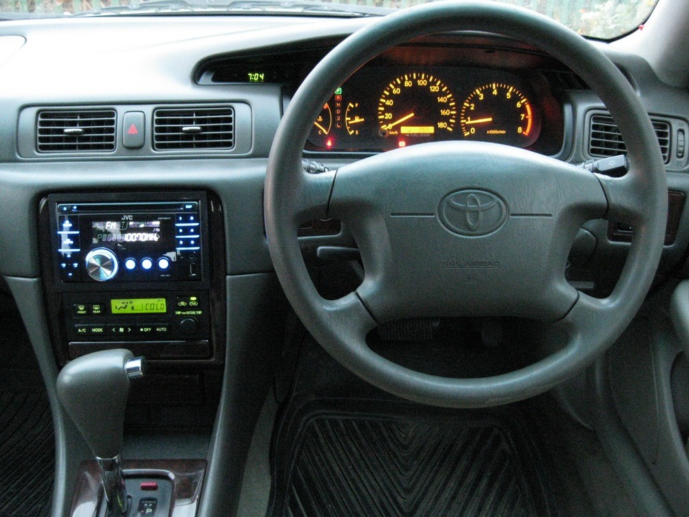    Toyota Mark II Qualis 22 2001 