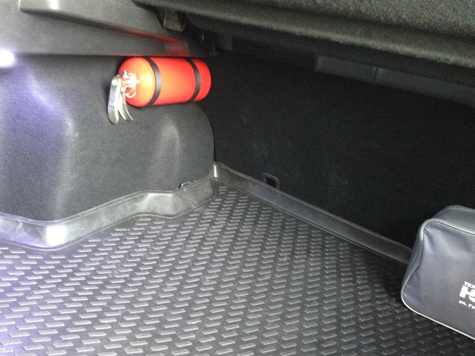 Держатель для огнетушителя и подсветка богажника — Mazda 6 (2G), 2 л ...