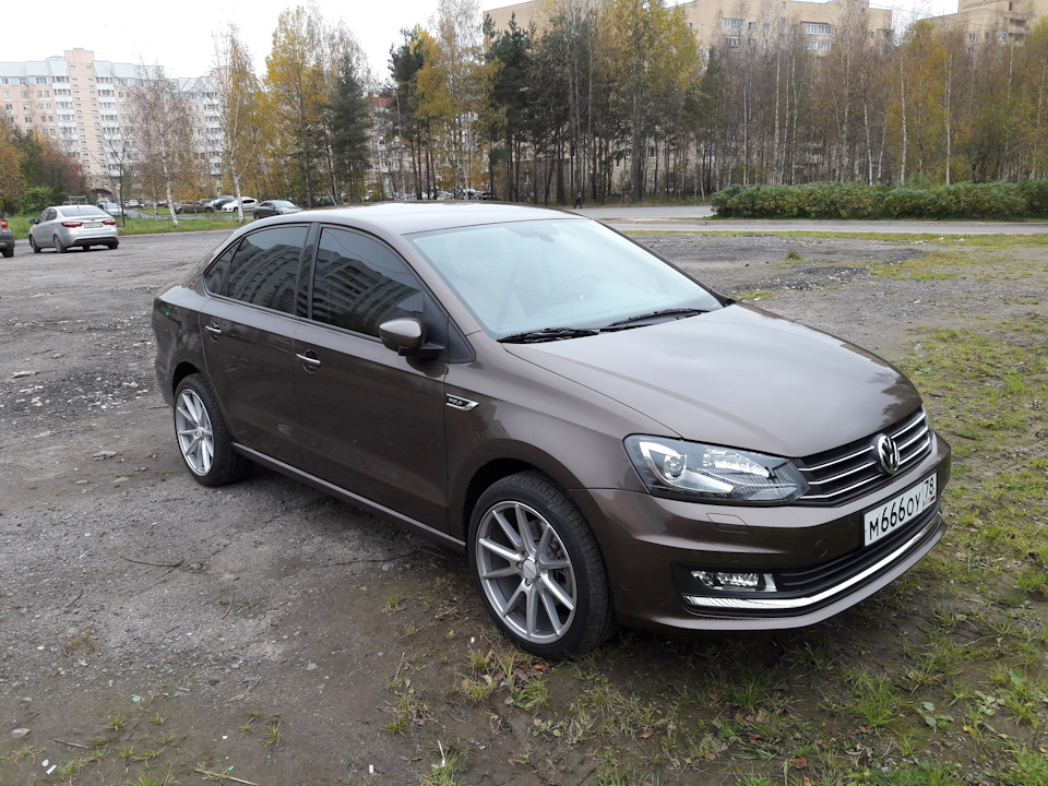 Volkswagen Polo sedan коричневый