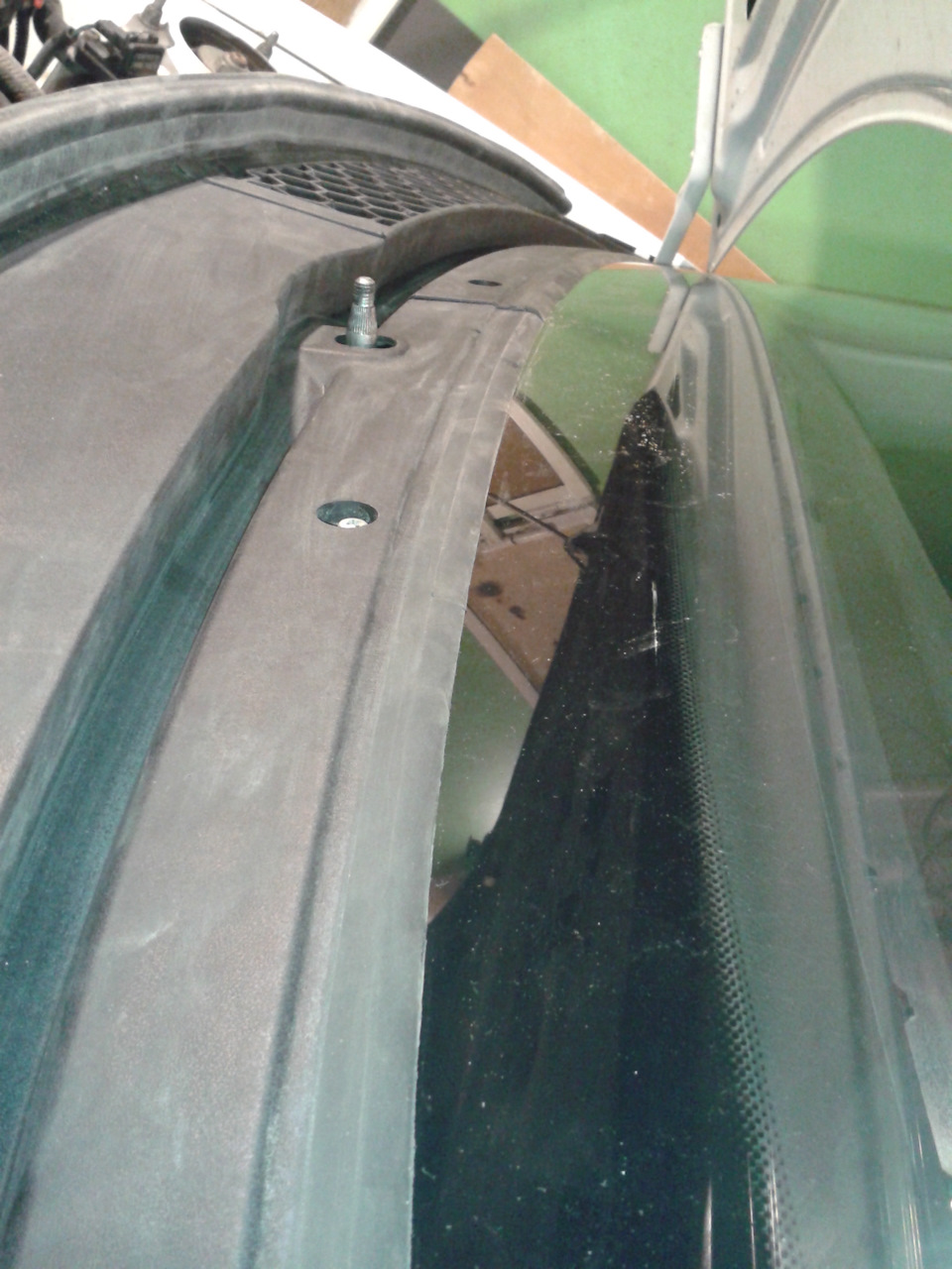 Замена жабо на нового образца. — Lada Приора универсал, 1,6 л, 2010 ...