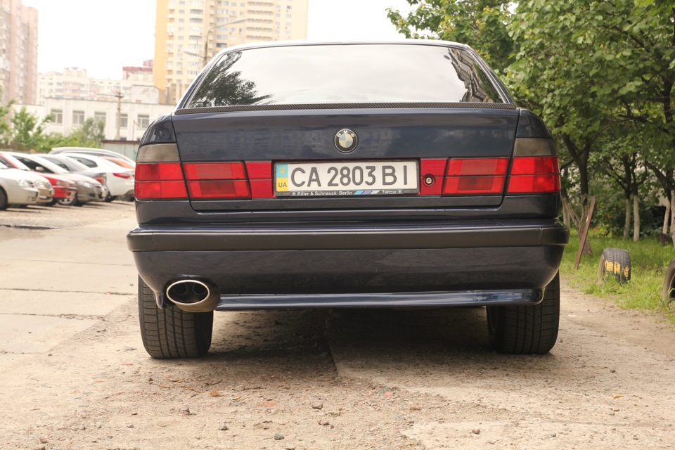 Бампер е34. BMW e34 m5 задний бампер. BMW e34 задний бампер м.