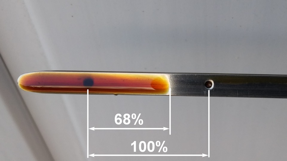 Каким должно быть масло на щупе. Уровень масла в двигателе ix35. Нормальный уровень масла в машине щуп. Норма уровня масла в двигателе на щупе. Уровень масла в двигателе д2066.