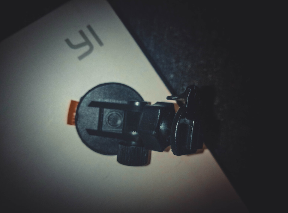 Xiaomi Yi крепление к стеклу — Mitsubishi Montero Sport (1G)