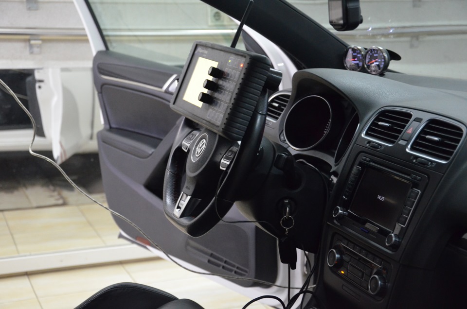 Пульт управления стендом SuperFlow — Volkswagen Golf GTI Mk6