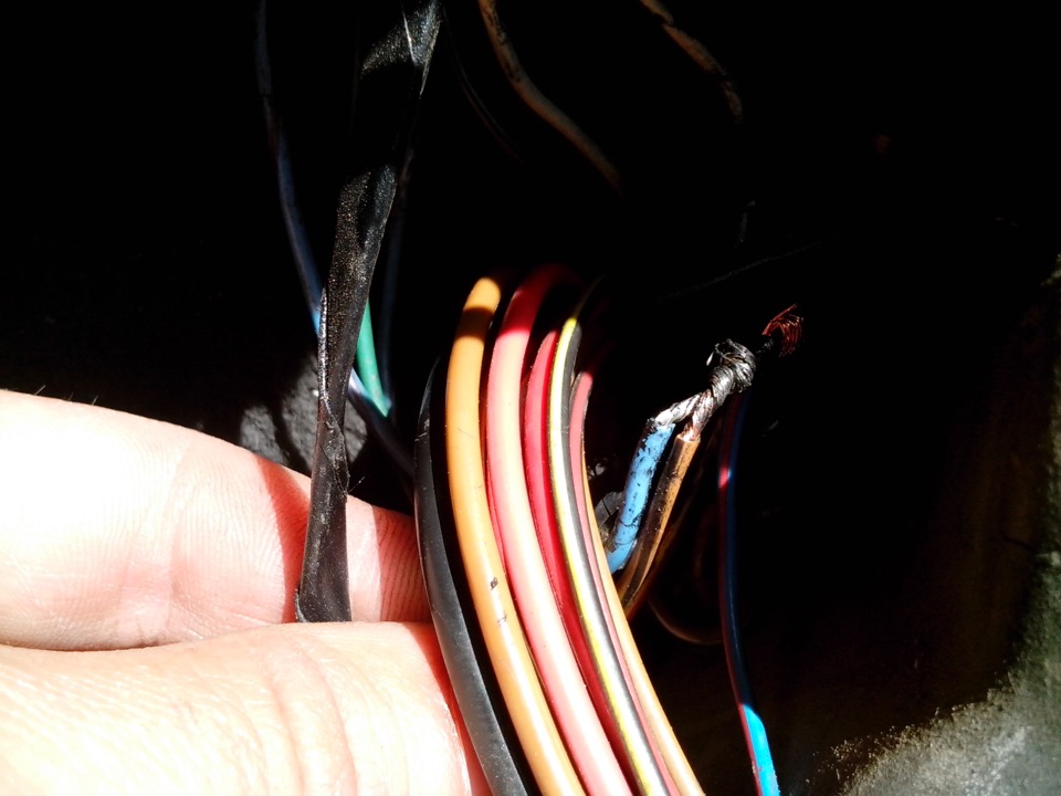 Tomahawk 9010 провод на концевик багажника. Кабель для монтажа шлейфов пожарной сигнализации. Passat b5 провода концевиков. Подключение сигнализации с автозапуском на фольксваген б3. Провод цз старлайн с автозапуском.