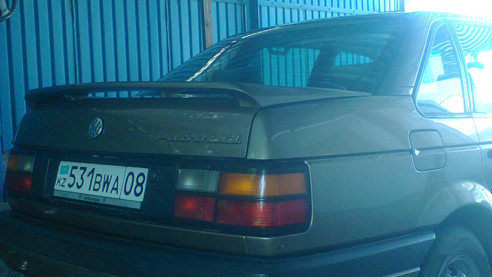 Замена левого наружного ШРУСа — Volkswagen Passat B3, 1,8 л, 1988 года ...