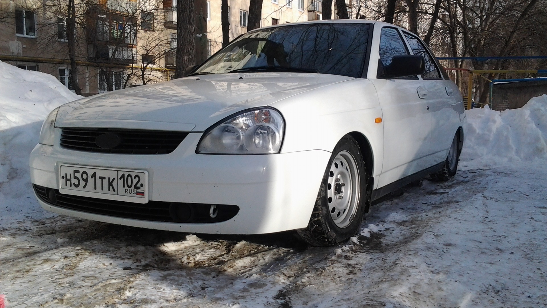 Lada Приора хэтчбек 1.6 бензиновый 2010 | 