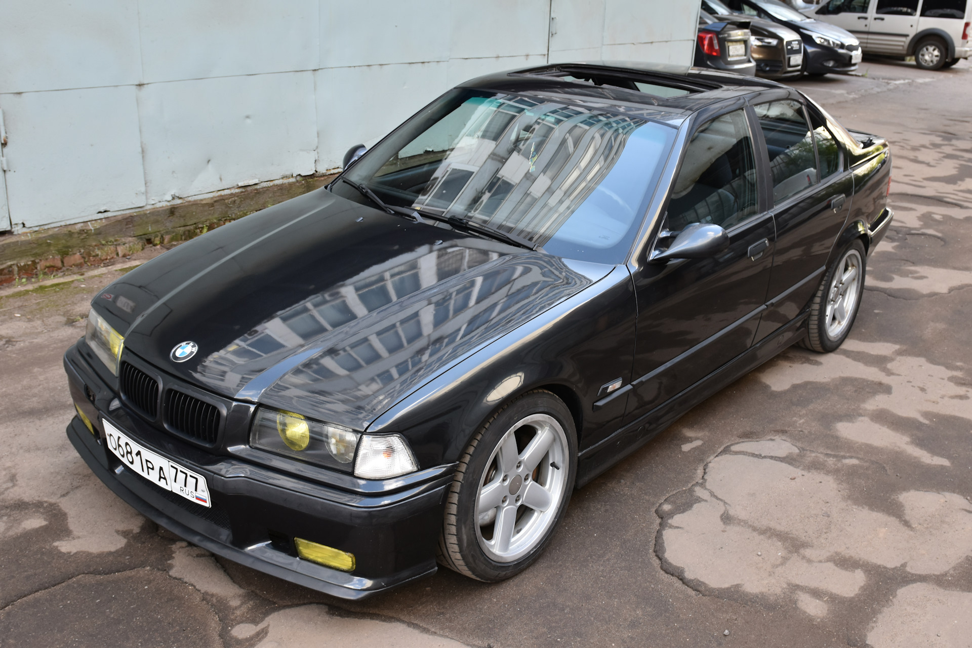 Купить б/у BMW 3 серии III (E36) 318i 1.8 MT (113 л.с.) бензин механика в Верее: