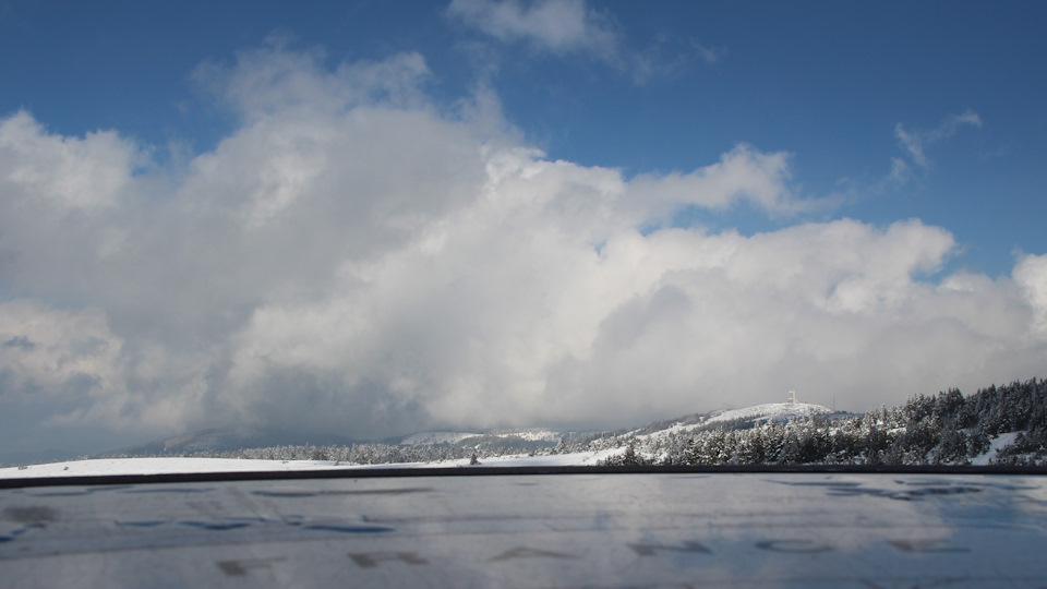 На высшей точке парка — Crêt de la Perdrix, 1431 м. — Audi A4 (B9)