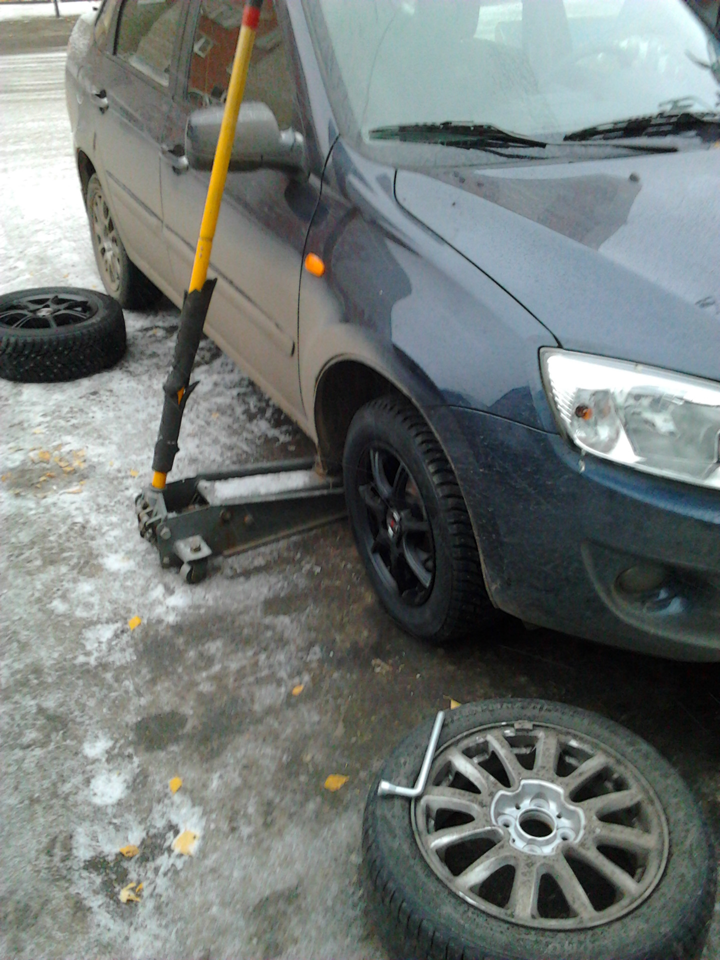 Комплект диски+шины на зимний период — Lada Гранта (1G), 1,6 л, 2014 ...
