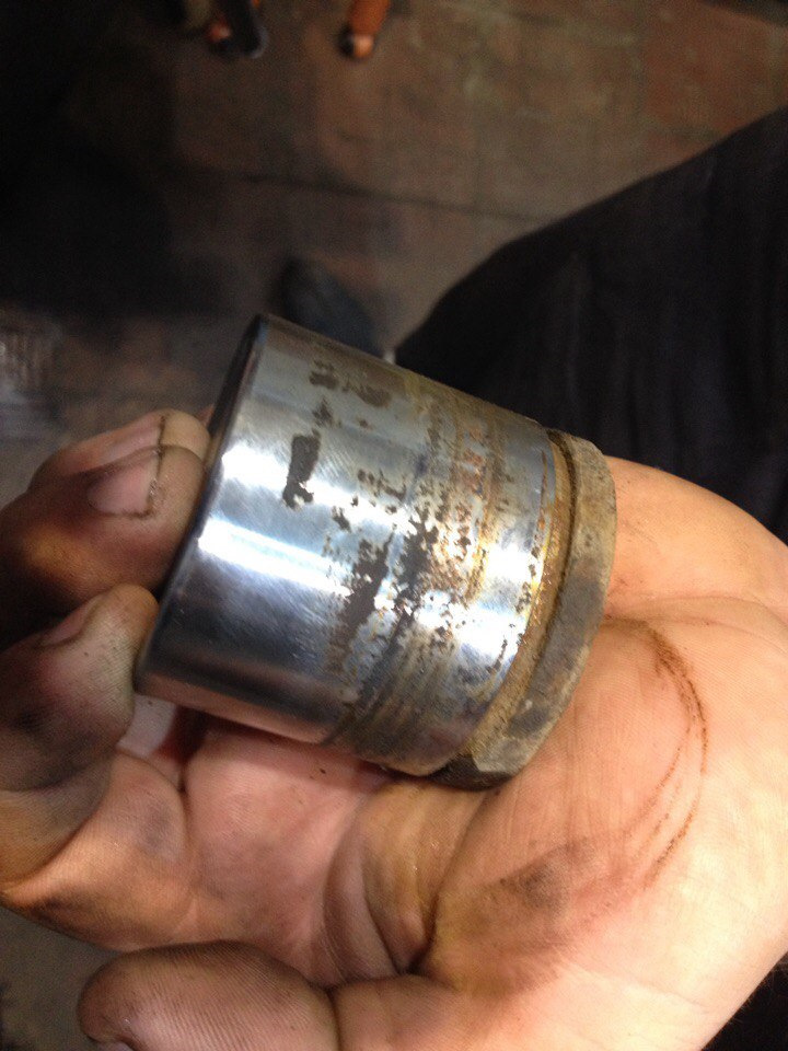 Замена передних тормозных колодок и переборка суппортов Хонда CR-V 1 ...