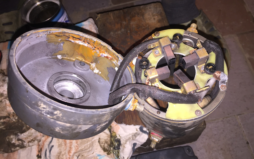 Следы от влаги. Мы думаем — это конденсат — Suzuki Jimny (1G)