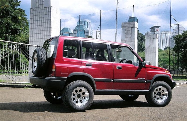 Сузуки 1993. Сузуки Витара 1995. Suzuki Vitara 1 поколения. Suzuki Sidekick 1995. Suzuki Grand Vitara 1996.