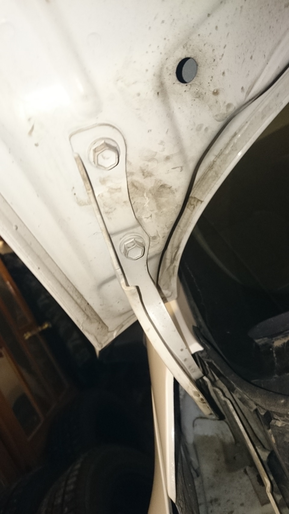 Амортизаторы капота, колодки и парктроники — Hyundai i30 (2G), 1,6 л ...