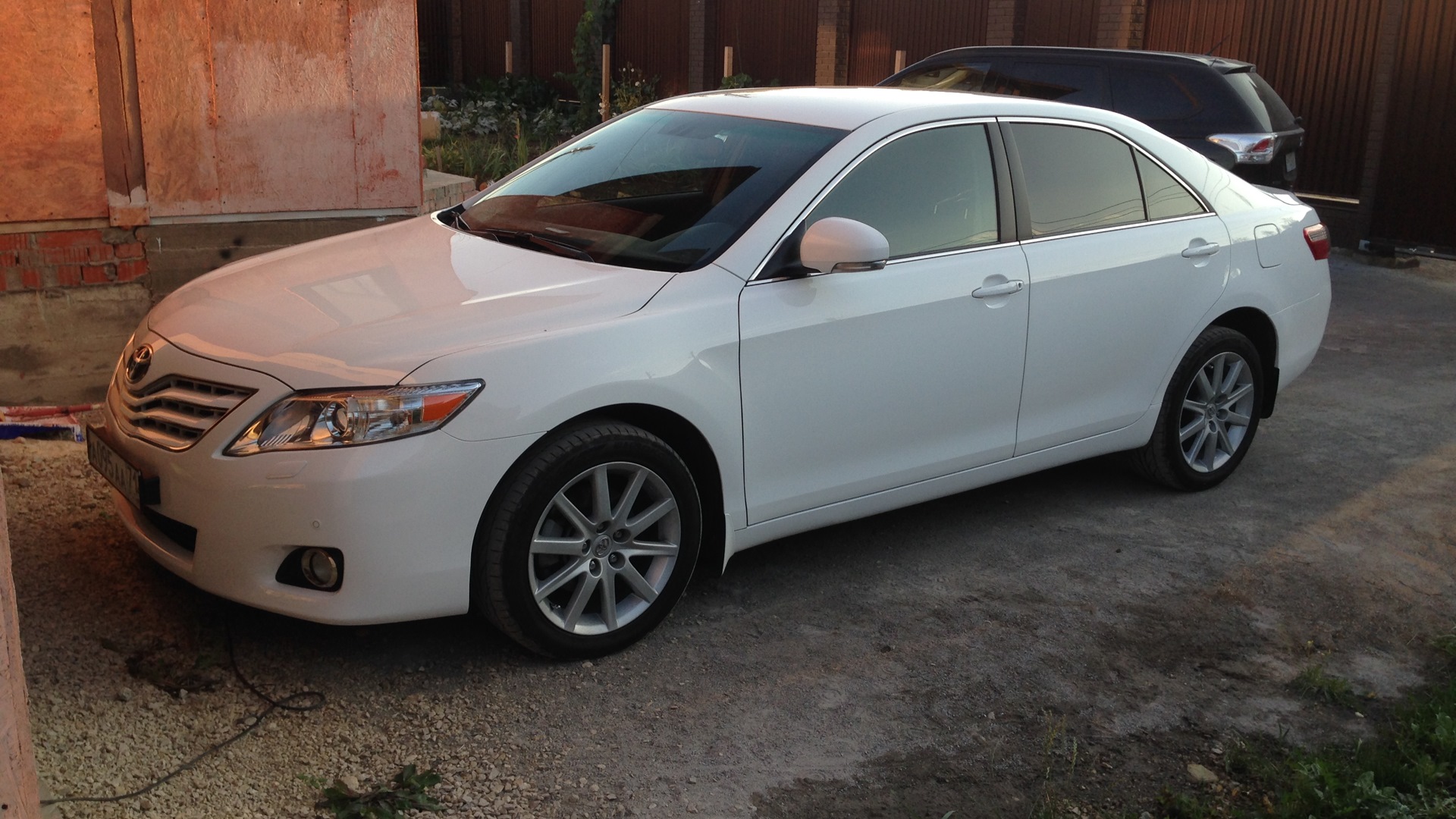 Камри 2 2011. Камри 40 белая. Camry 40 кузов белая. Toyota Camry 2.4 l. Камри 40 кузов белая.