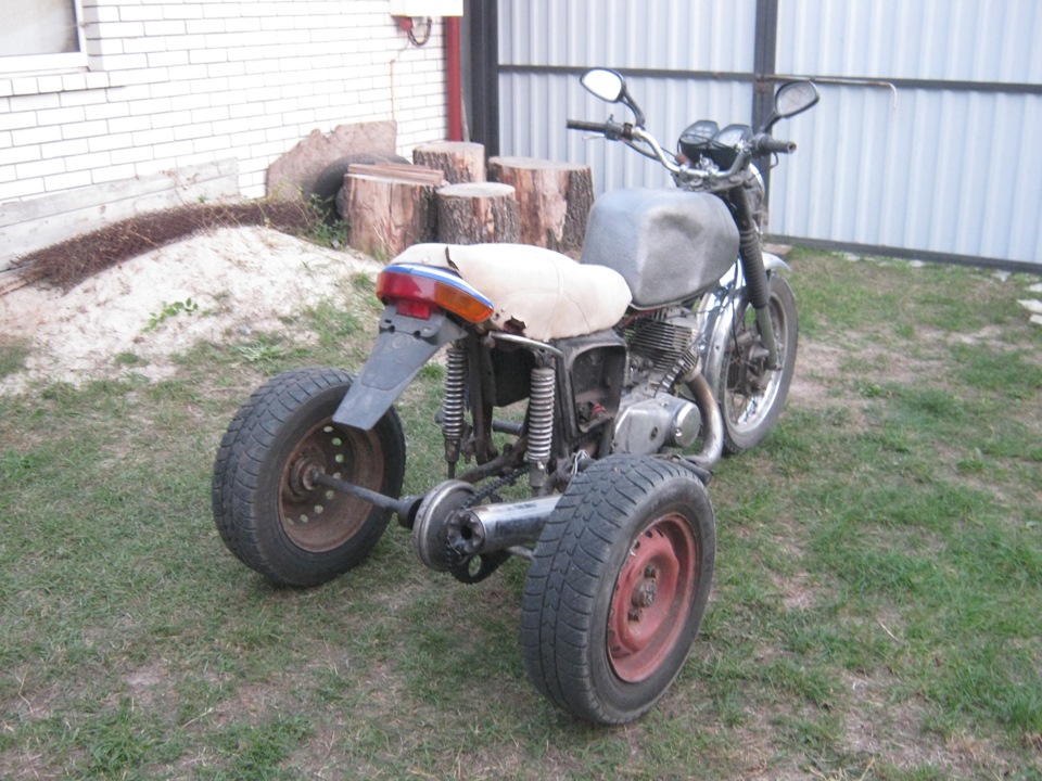 Мотоцикл Урал на гусянках