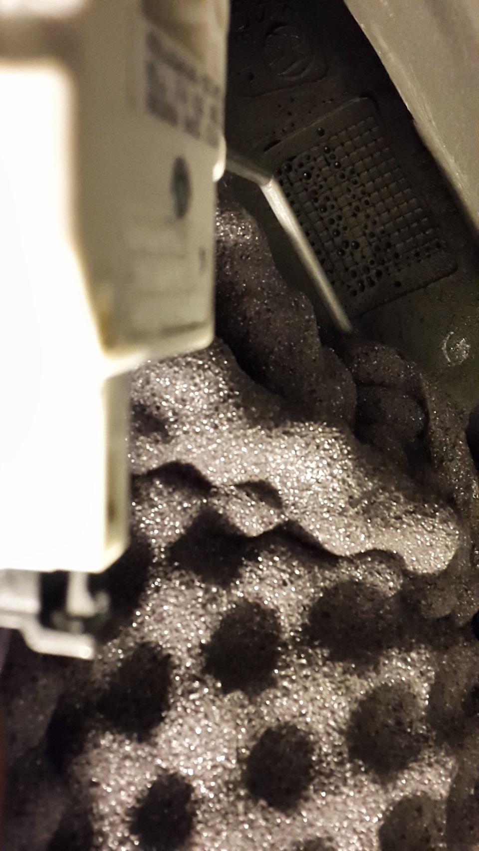 Лючок бензобака не открывается? Не откидывается крышка багажника ...