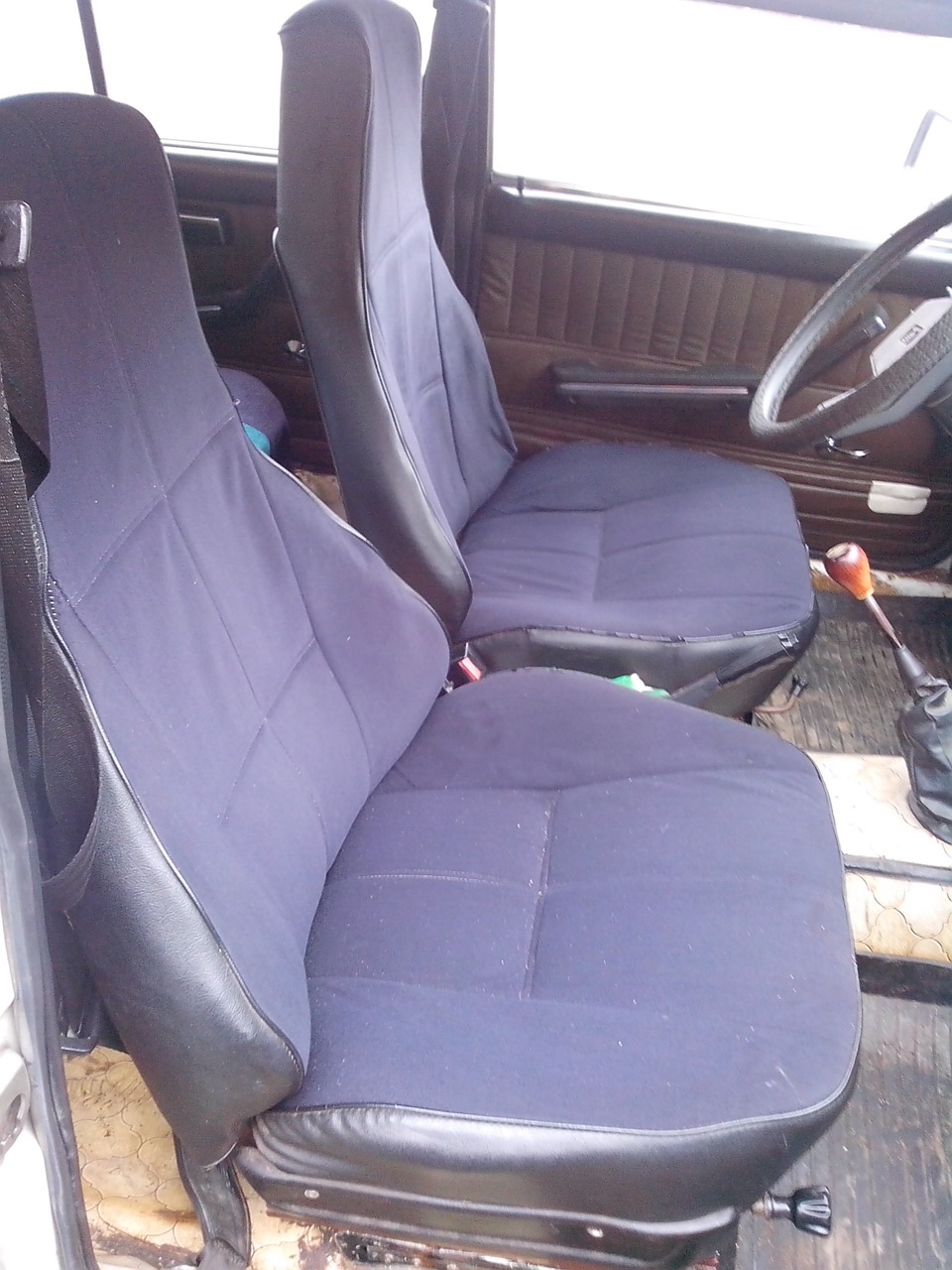 Купить передние сиденья на ваз 2107. Водительское сиденье ВАЗ 2107. Сиденья ВАЗ 2107 велюр. Переднее водительское сидение на ВАЗ 2107. Сиденья синие велюр ВАЗ 2107.