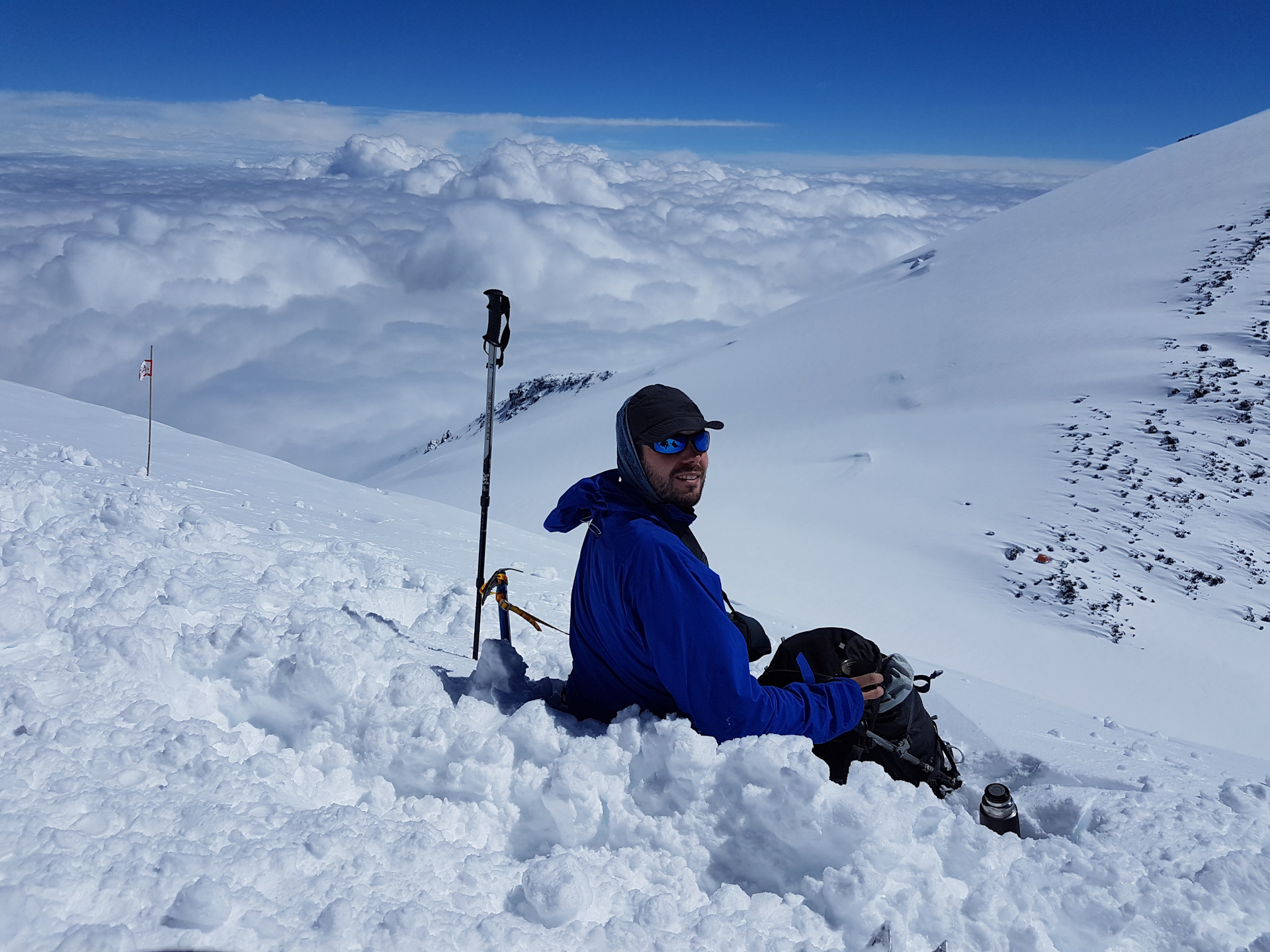 Погода на эльбрусе на 3. Эльбрус погода. Эльбрус Нигматуллин. Седло Эльбруса. Погода Эльбрус на 14 дней в горах.