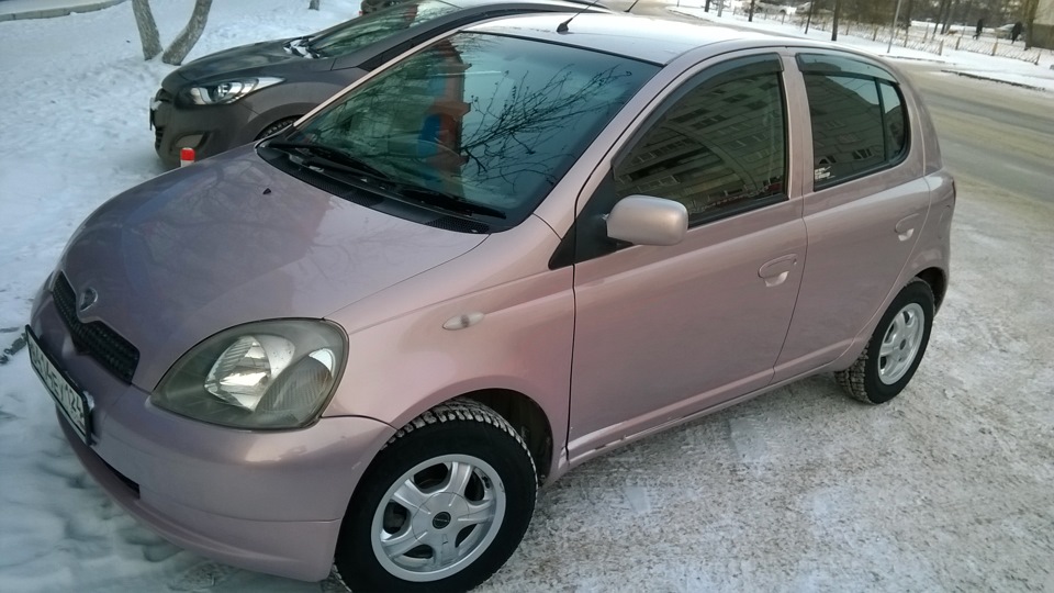 Toyota Vitz Pink