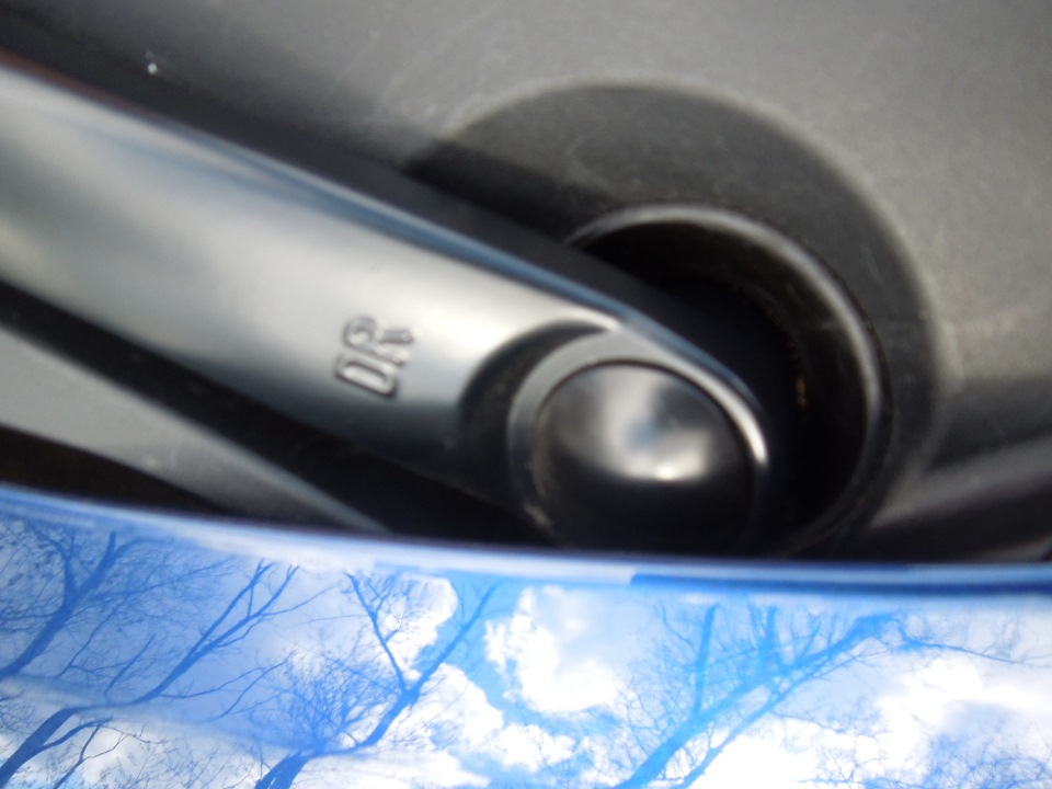 Установка пыльников на стеклоочистители. — KIA Rio (3G), 1,4 л, 2015 ...