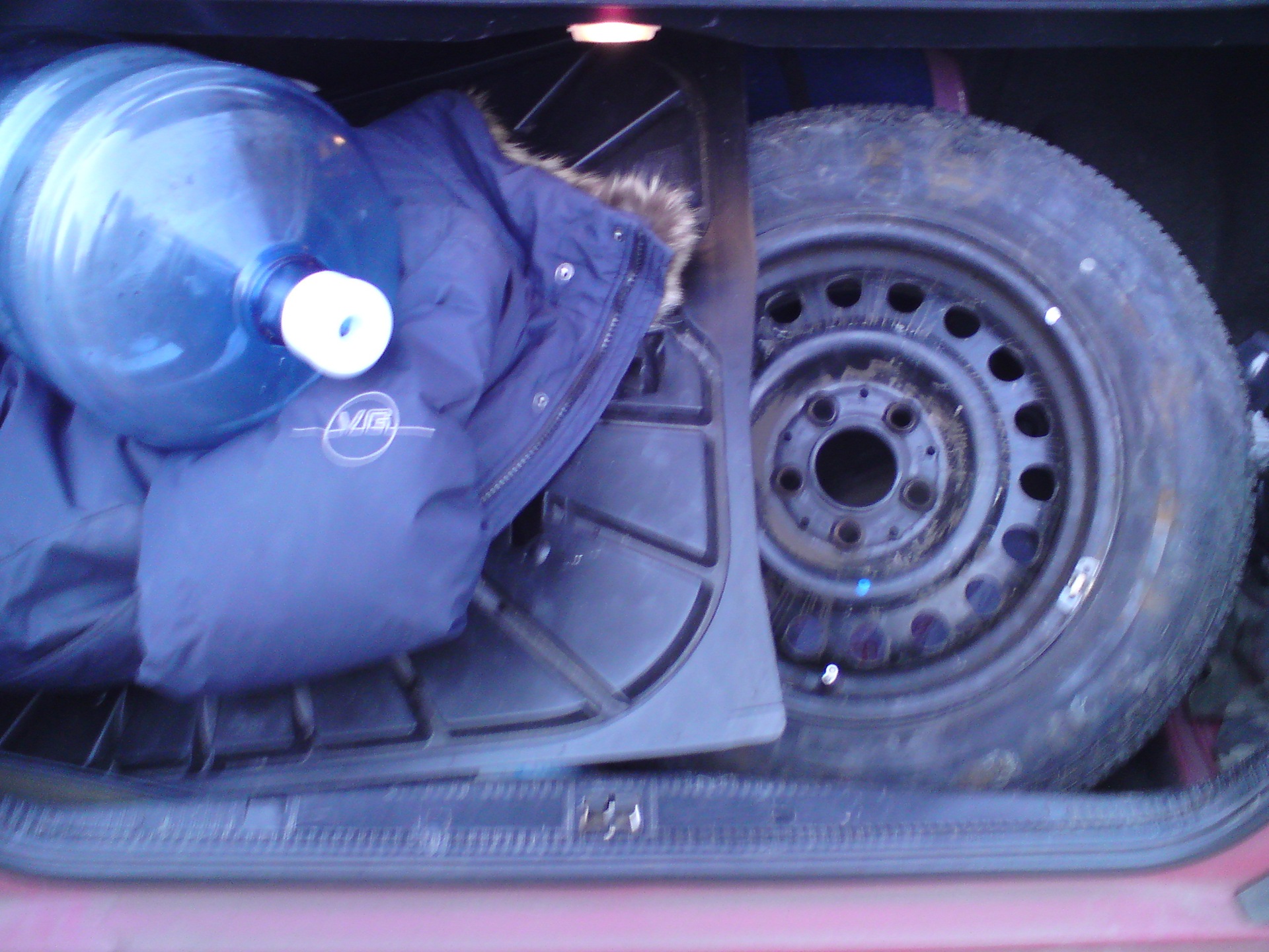 В багажнике "БЕС" после прокола колеса! — Mercedes-Benz E-class (W124 ...