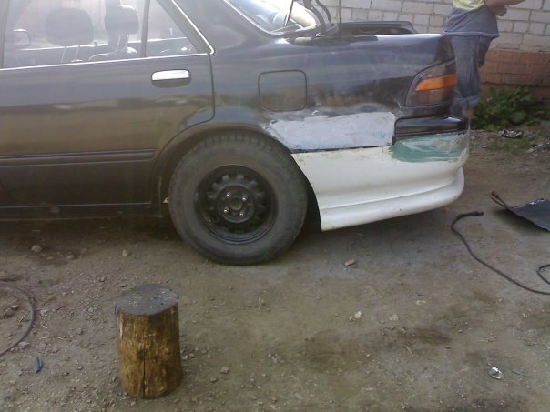 rear bumper - Toyota Carina 15 L 1990