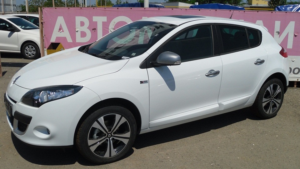 Рено меган 3 1.6. Renault Megane 3 диски. Рено Меган 3 хэтчбек Лимитед эдишн. Рено Меган 3 Limited Edition.