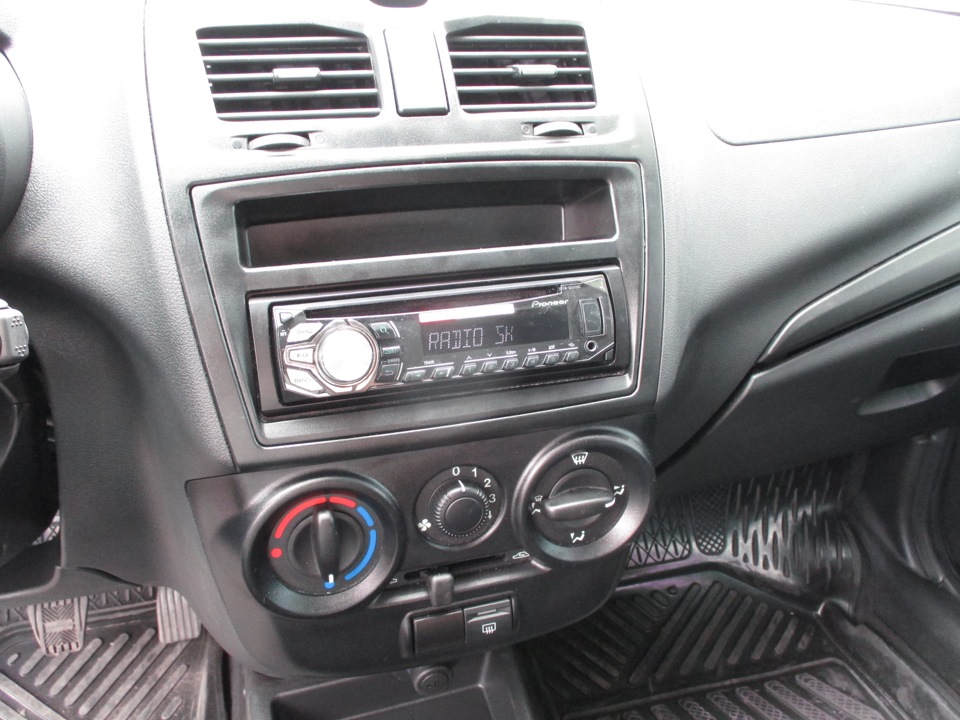 Магнитола Pioneer DEH-1600UBG — Lada Калина 2 хэтчбек, 1,6 л, 2014 года ...