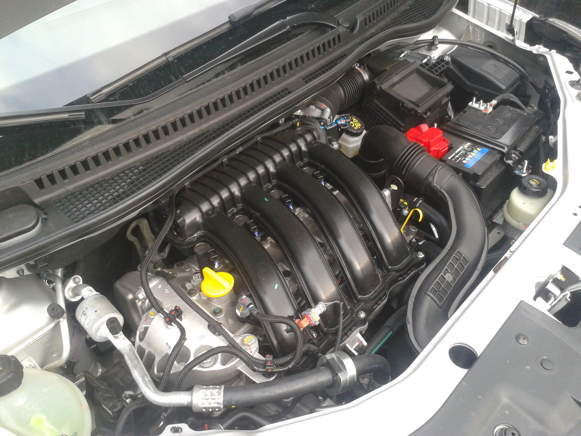 Двигатель дастер 2.0 143 л с. Двигатель Renault Duster 2.0 f4r. Двигатель f4r Рено Дастер. Моторный отсек Рено Каптур 2.0. Двигатель f4r Рено Дастер 1.6.