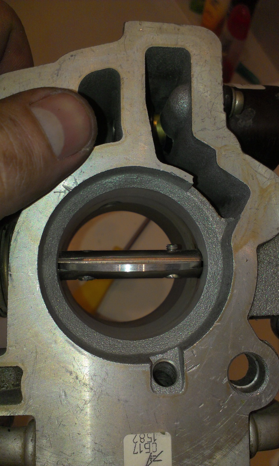 Чистка дросселя на Приоре — Lada Приора хэтчбек, 1,6 л, 2010 года ...